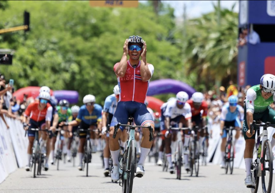 REACCIONES DE LOS CAMPEONES PANAMERICANOS DE CICLISMO RUTA: JASON HUERTAS RECONOCE QUE PENSÓ EN EL RETIRO Y CATALINA SOTO ASEGURA QUE CUMPLIÓ UN SUEÑO